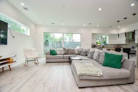 Tiny photo for 7603 Jacquelyn Gardens Lane, Houston, TX 77055 (MLS # 96538691)