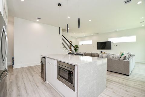 Tiny photo for 7603 Jacquelyn Gardens Lane, Houston, TX 77055 (MLS # 96538691)