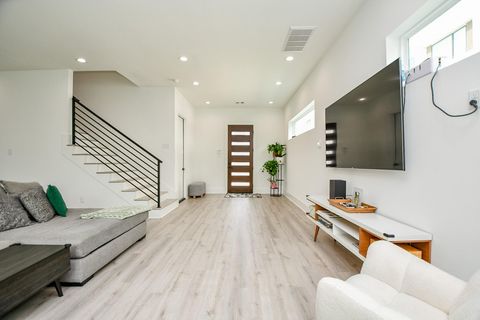 Tiny photo for 7603 Jacquelyn Gardens Lane, Houston, TX 77055 (MLS # 96538691)