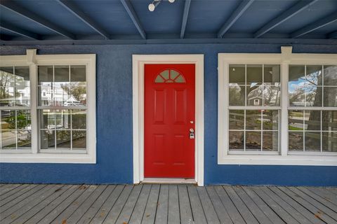 Tiny photo for 915 W Lewis Street, Conroe, TX 77301 (MLS # 10393438)