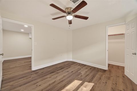 Tiny photo for 915 W Lewis Street, Conroe, TX 77301 (MLS # 10393438)