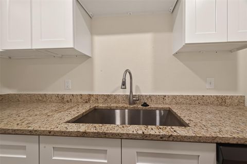 Tiny photo for 915 W Lewis Street, Conroe, TX 77301 (MLS # 10393438)