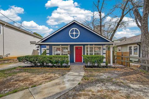 Photo of 915 W Lewis Street, Conroe, TX 77301 (MLS # 10393438)