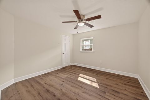 Tiny photo for 915 W Lewis Street, Conroe, TX 77301 (MLS # 10393438)