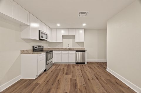 Tiny photo for 915 W Lewis Street, Conroe, TX 77301 (MLS # 10393438)