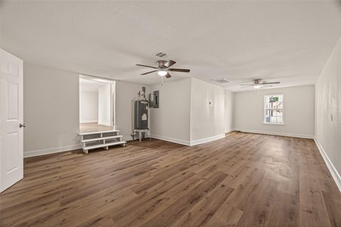 Tiny photo for 915 W Lewis Street, Conroe, TX 77301 (MLS # 10393438)