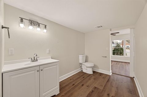 Tiny photo for 915 W Lewis Street, Conroe, TX 77301 (MLS # 10393438)