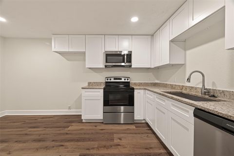 Tiny photo for 915 W Lewis Street, Conroe, TX 77301 (MLS # 10393438)