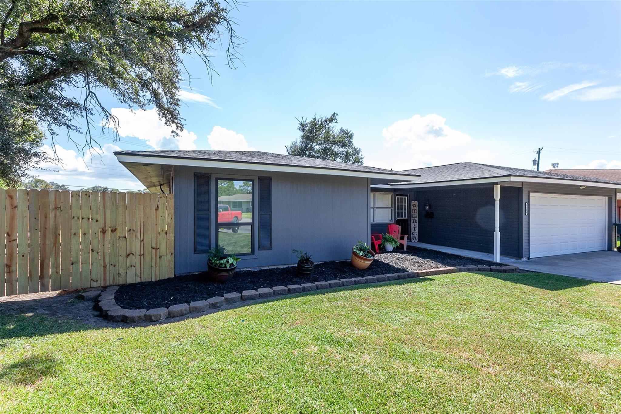 5308 W Groves Circle