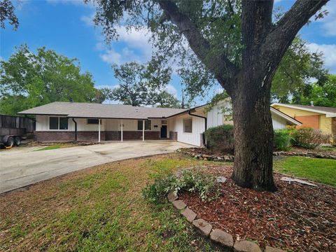 Photo of 5603 Arboles Drive, Houston, TX 77035 (MLS # 93721379)