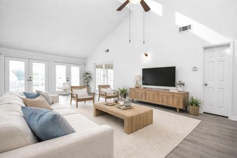 Photo of 176 April Point Drive N, Conroe, TX 77356 (MLS # 26683617)