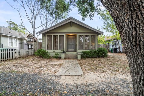 Photo of 909 Bayland Avenue, Houston, TX 77009 (MLS # 38030101)