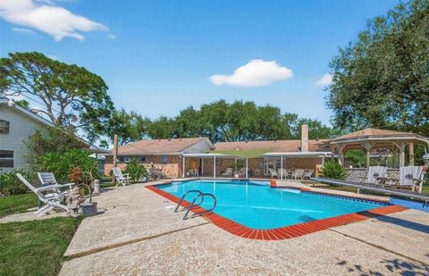 Photo of 8105 Miller Drive, Hitchcock, TX 77563 (MLS # 92630248)