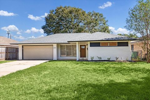 Photo of 10121 Oboe Drive, Houston, TX 77025 (MLS # 17127992)