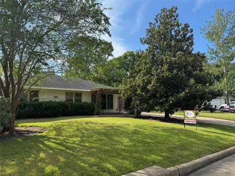 Photo of 10138 Bassoon Dr, Houston, TX 77025 (MLS # 93352043)