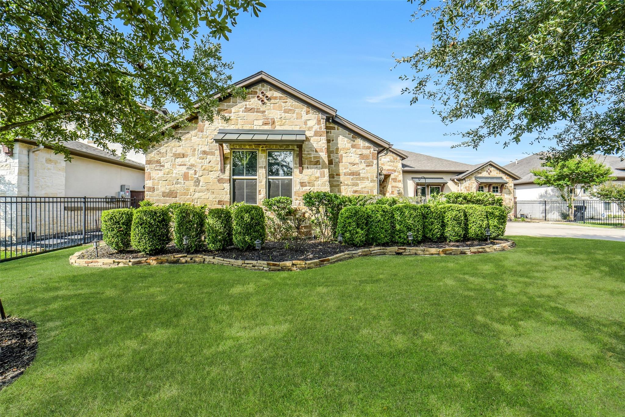 2721 Saddlehorn Trail
