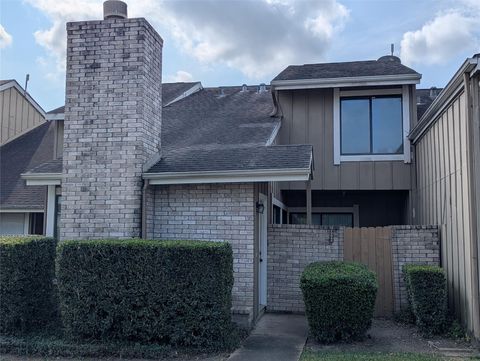 Photo of 12045 Willow Trail, Houston, TX 77035 (MLS # 71863999)