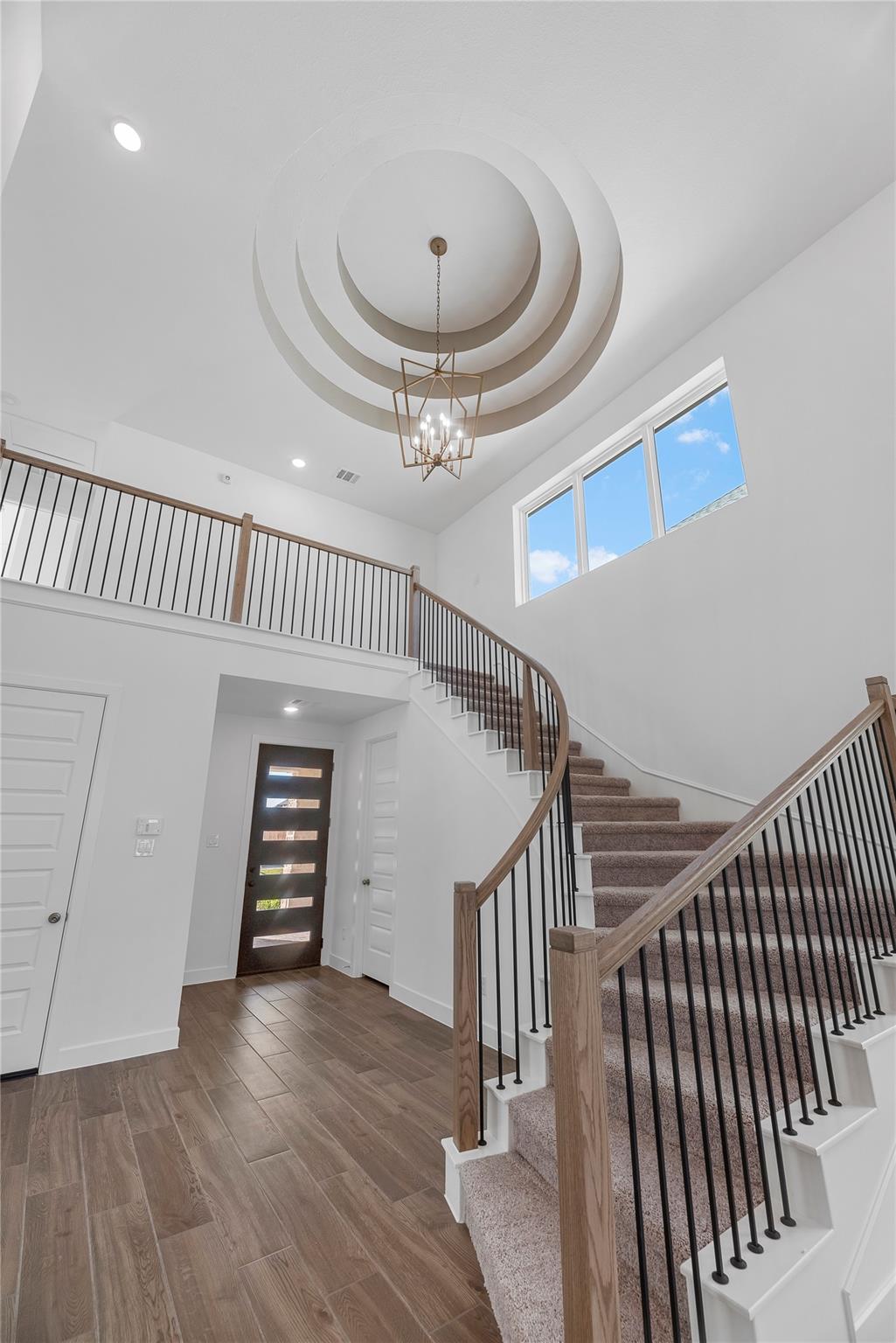 123 Bright Valley Way