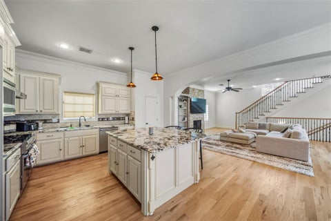 Photo of 1302 Antoine Drive #A, Houston, TX 77055 (MLS # 22782875)