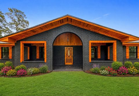Photo of 111 Dogwood Street, Jasper, TX 75951 (MLS # 20469804)