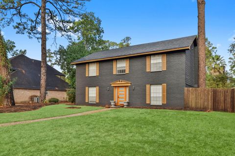 Photo of 5206 Lodge Creek Dr Drive, Houston, TX 77066 (MLS # 93201359)