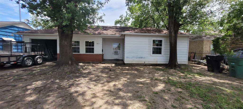 Photo of 5811 Westdale Street, Houston, TX 77087 (MLS # 98298783)