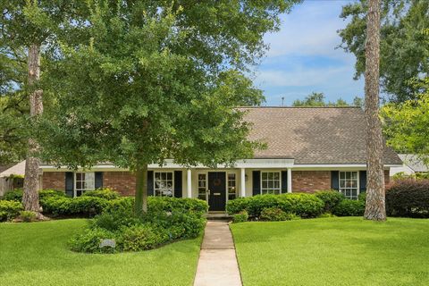 Photo of 12122 Kimberley Lane, Houston, TX 77024 (MLS # 4582536)