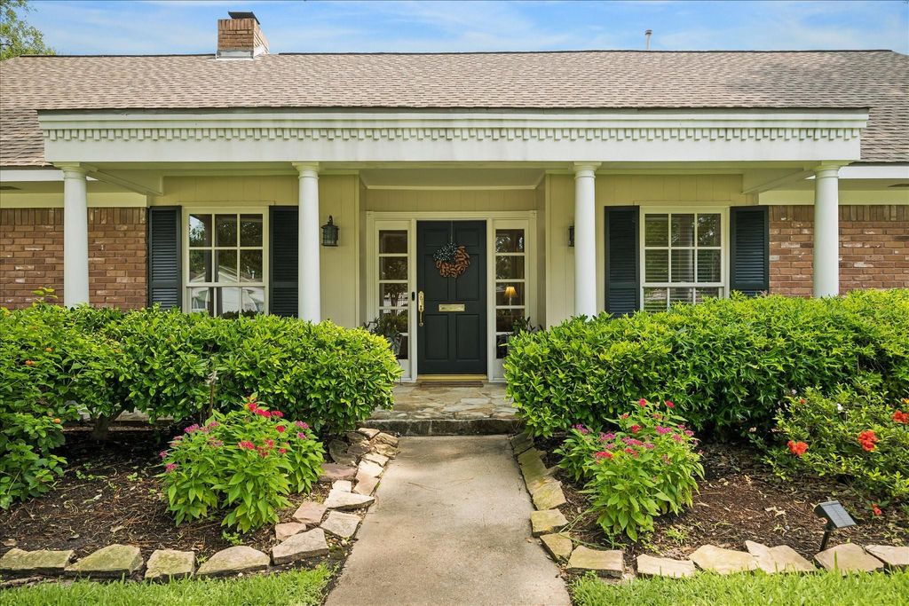 Photo of 12122 Kimberley Lane, Houston, TX 77024 (MLS # 4582536)