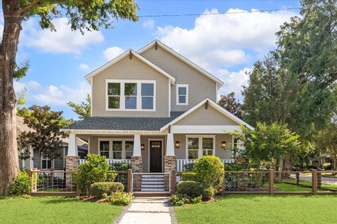 Photo of 602 E 10th 1/2 Street, Houston, TX 77008 (MLS # 38527340)
