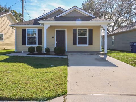 Photo of 7413 Blue Jay Drive, Texas City, TX 77591 (MLS # 62690597)