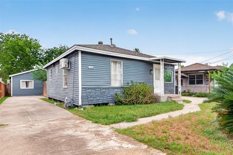 Photo of 6715 Victoria Street #B, Houston, TX 77020 (MLS # 91857431)