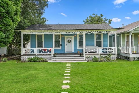 Photo of 4912 Avenue R, Galveston, TX 77551 (MLS # 87839527)