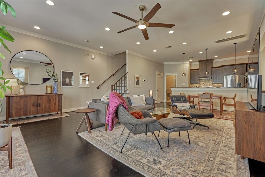 Photo of 1114 W 15th Street, Houston, TX 77008 (MLS # 25834381)