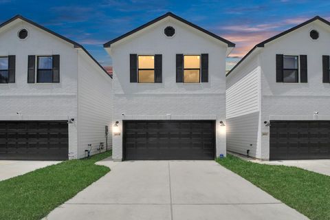 Photo of 4613 Ireland Street #B, Houston, TX 77016 (MLS # 50315838)