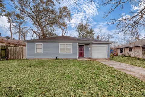 Photo of 7523 Roswell Street, Houston, TX 77022 (MLS # 6805565)