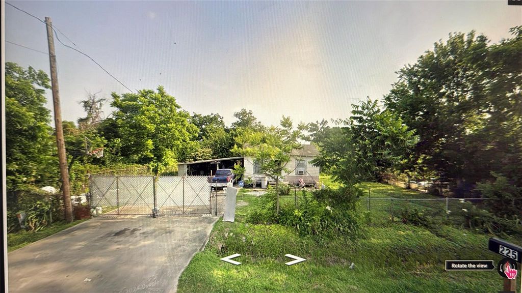 Photo of 225 Dale Street, Houston, TX 77060 (MLS # 33455566)