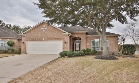 Photo of 1525 Briar Bend Bnd, Friendswood, TX 77546 (MLS # 98428910)