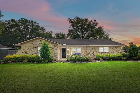 Photo of 1209 Kansas Avenue S, Anahuac, TX 77514 (MLS # 28577300)