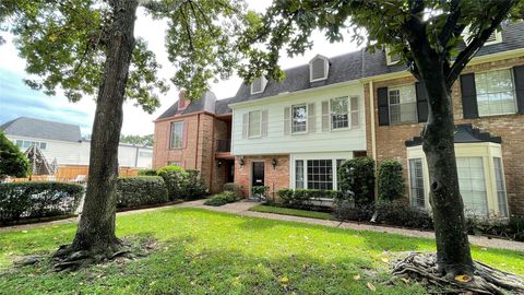 Photo of 403 N Post Oak Lane #403, Houston, TX 77024 (MLS # 91675135)