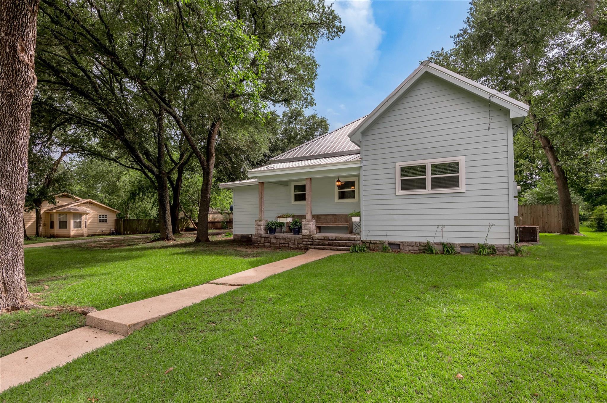 105 N Texas Street