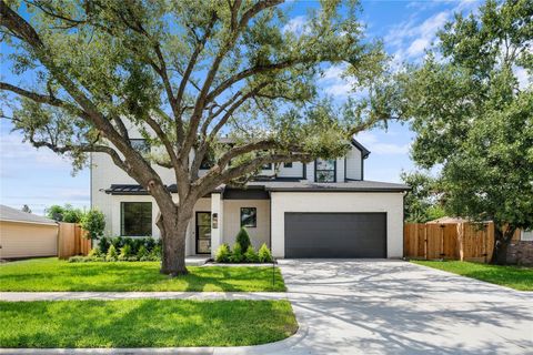 Photo of 8021 Turquoise Lane, Houston, TX 77055 (MLS # 21866730)