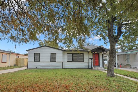 Photo of 1106 12th 1/2 Street N, Texas City, TX 77590 (MLS # 80180618)