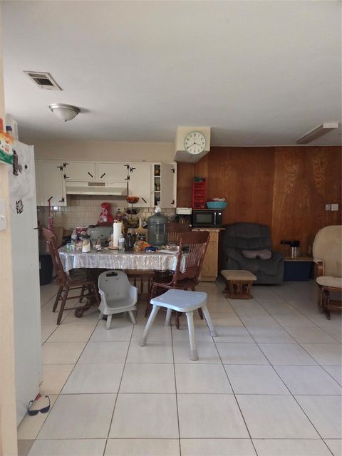 4911 Edfield Street Houston TX 77033