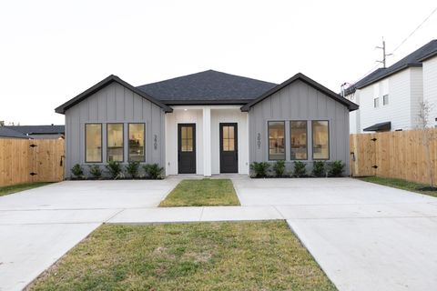 Photo of 3909 Maggie Street, Houston, TX 77051 (MLS # 33182728)