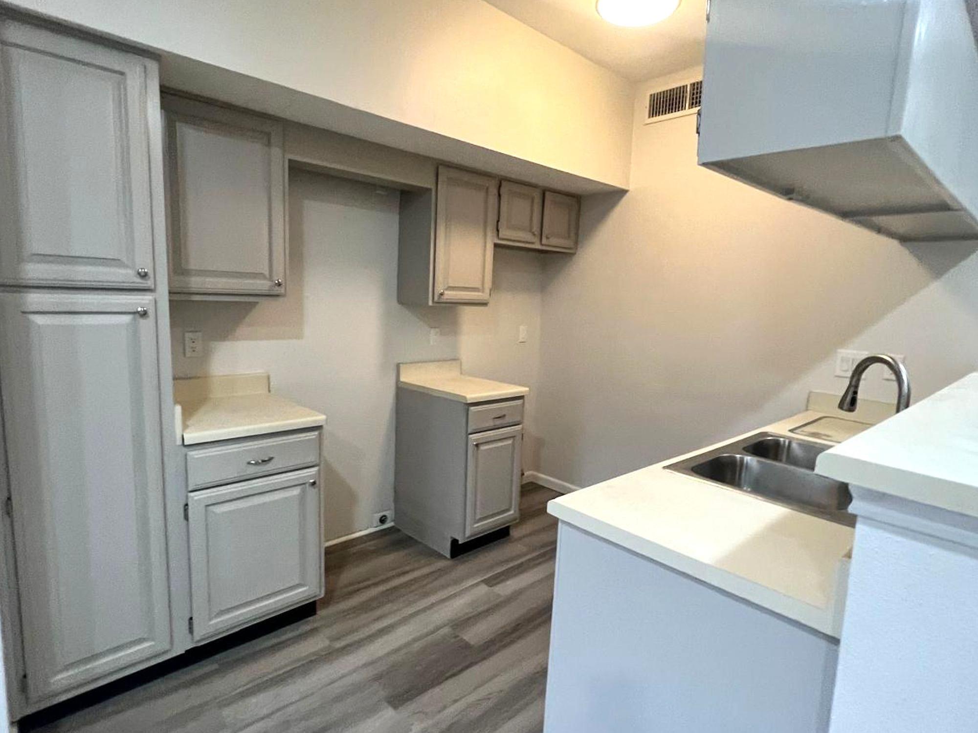 10855 Meadowglen Lane 903