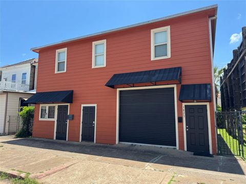 Photo of 1823 Market Street #B, Galveston, TX 77550 (MLS # 14491602) Photo of 1823 Market Street #B, Galveston, TX 77550 (MLS # 14491602)