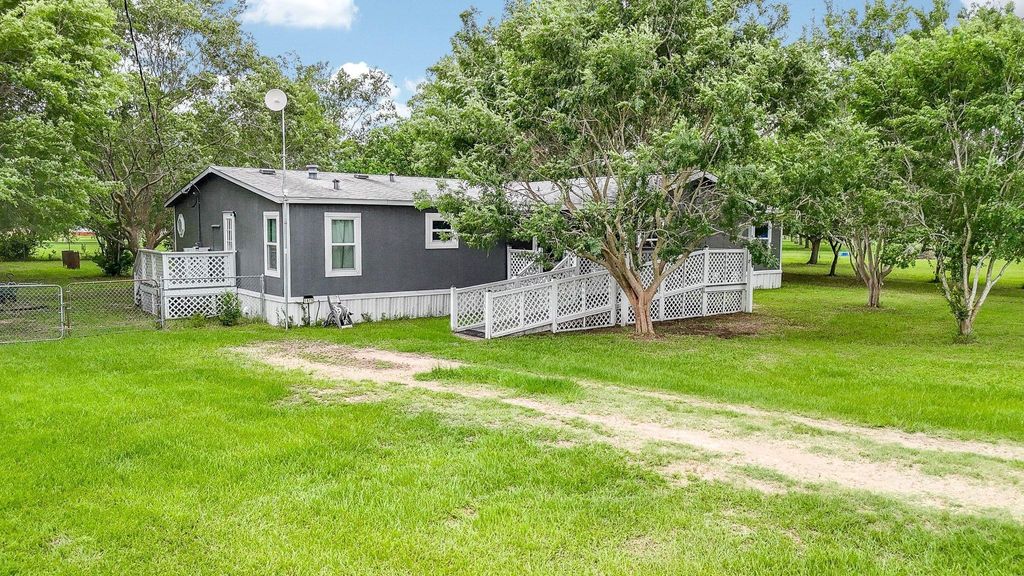 Photo of 1875 Kayleen Ln Ln, Sealy, TX 77474 (MLS # 78386518)