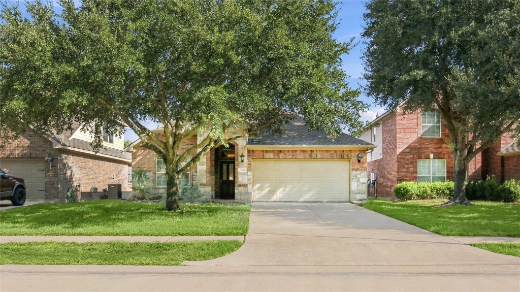 Photo of 25018 Lakecrest Manor Drive, Katy, TX 77493 (MLS # 95301387)