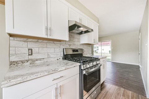 Homes For Sale - 2390 Sarah Street<br/> Beaumont, TX 77705