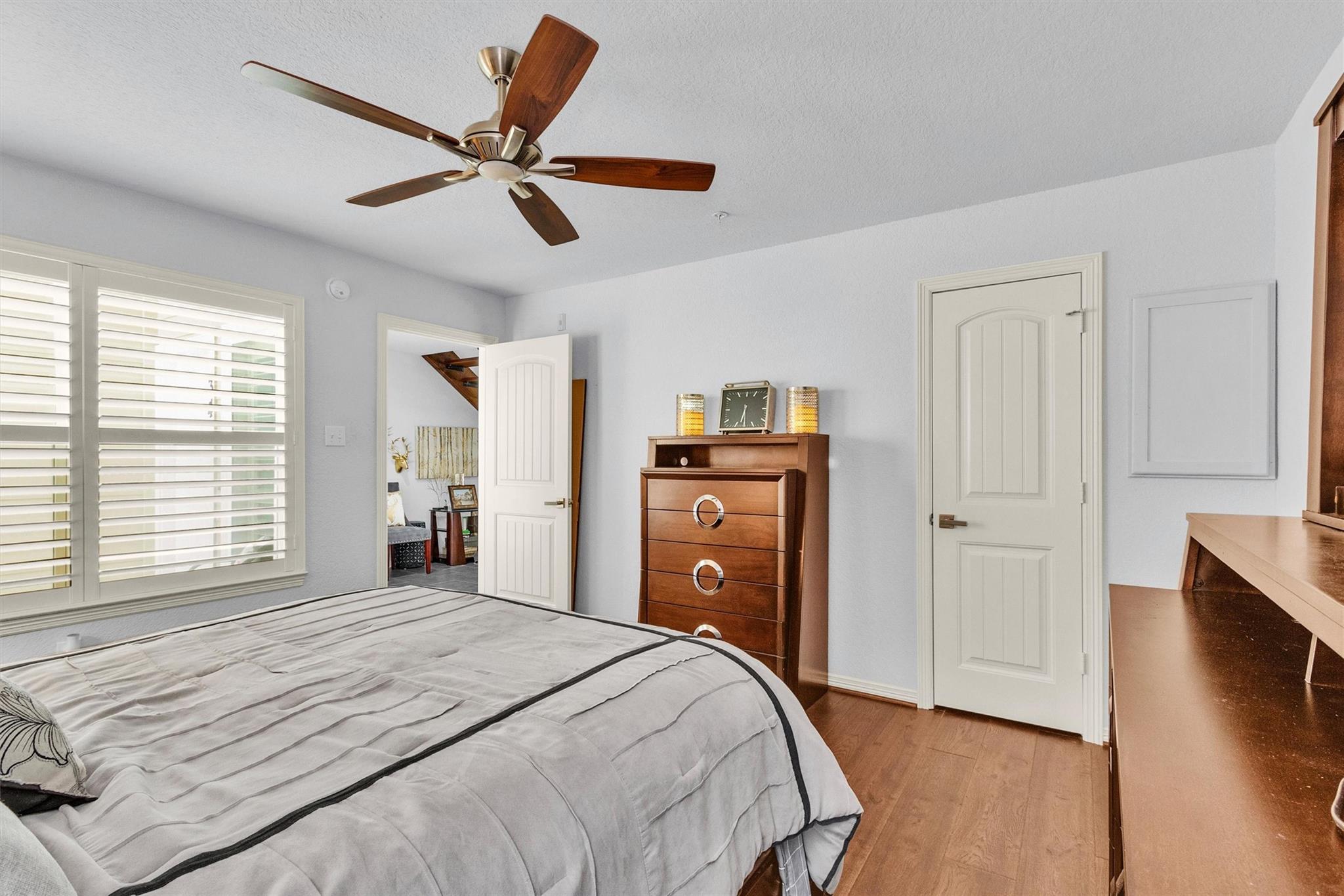 34 April Point Drive S